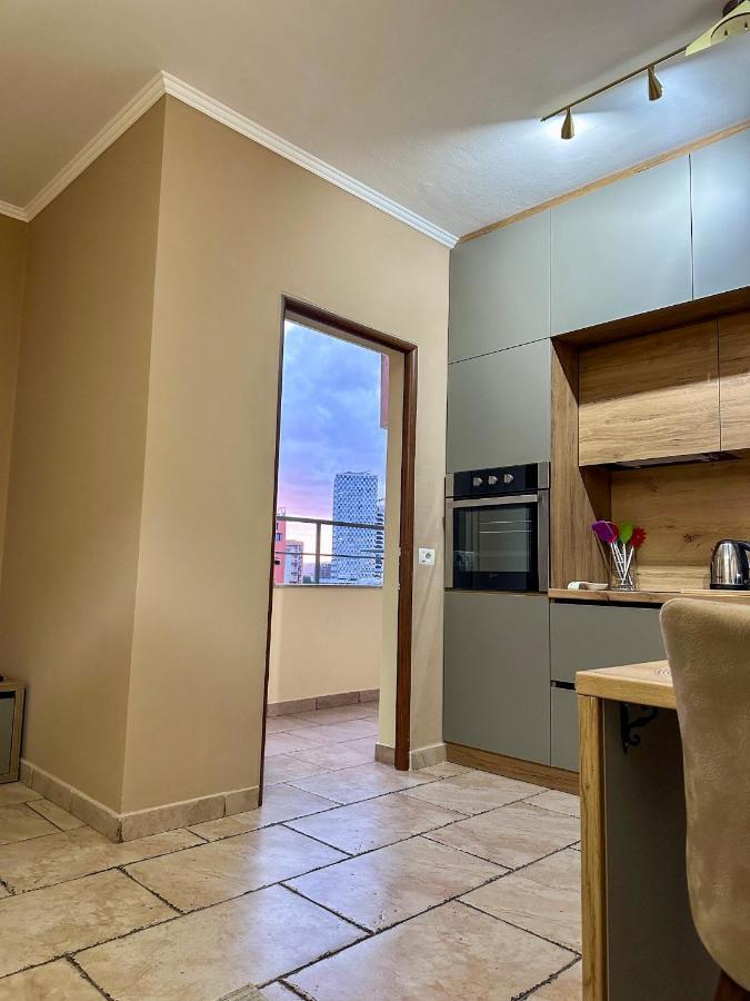 Amos City Center Apartment Tirana Extérieur photo