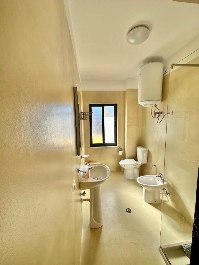 Amos City Center Apartment Tirana Extérieur photo