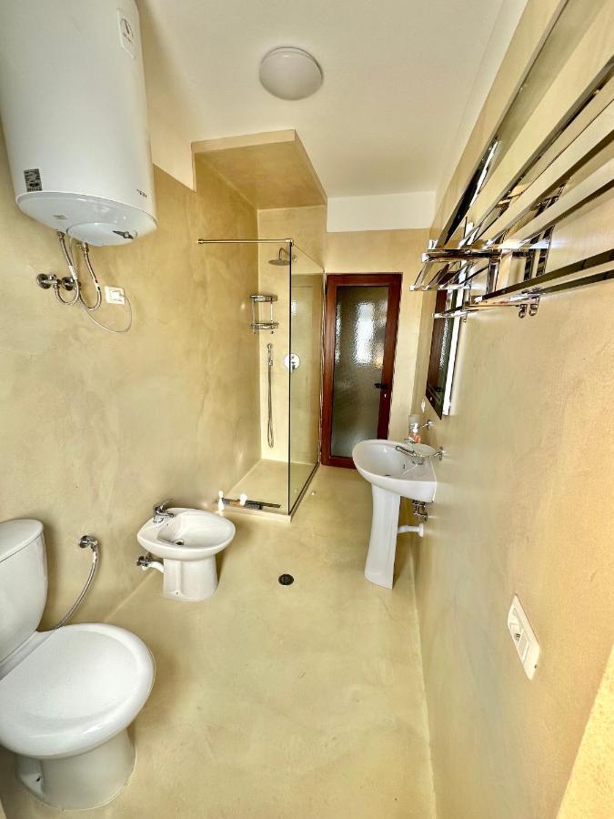 Amos City Center Apartment Tirana Extérieur photo